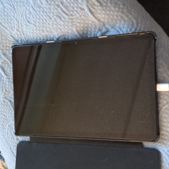 Kindle Fire Max 11 64gb - Picture 5 of 7